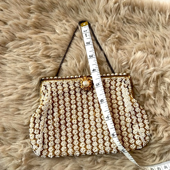 Vintage French micro beaded purse, silk lining, brass chain and closure - Picture 12 of 12